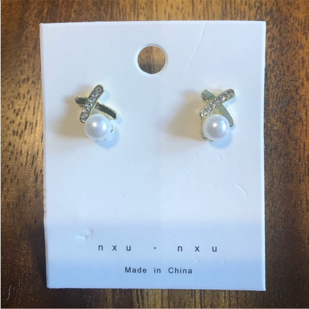 3/$20 gold tone faux pearl rhinestone earrings